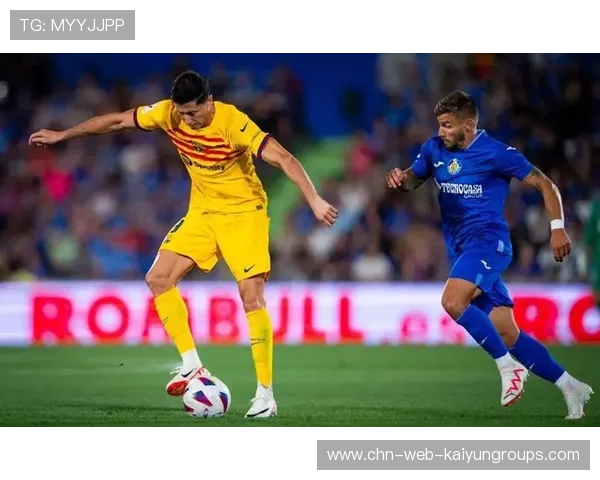 内马尔顶级控球轻松摆脱防守